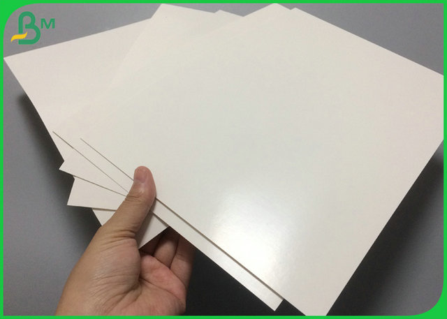 el tablero blanco de 300gsm FBB cubrió el material del PE para la fabricación de cajas impermeable a la grasa del almuerzo