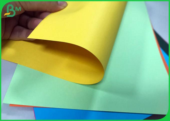 La papiroflexia del tamaño A1 sube al color brillante/oscuro 80gsm 180gsm Manila Kraft Rames de papel