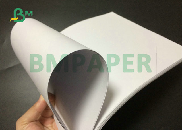 70 80 90 120 gramos de los 84CM de la compensación de papel de rollo enorme blanco para la impresión del libro