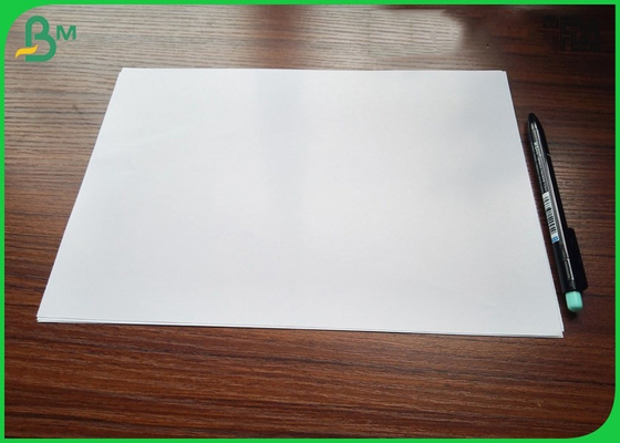100 - 350gsm cubrió la superficie brillante lisa de C2S Art Paper For Books Production