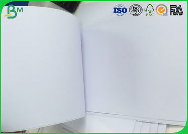 Tamaño sin recubrimiento blanco estupendo del papel 80gsm 75gsm 70gsm de Woodfree modificado para requisitos particulares