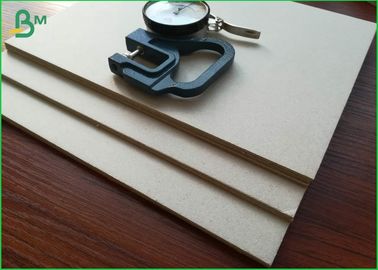 Tablero de papel grueso gris laminado estándar 1200gsm del ISO 9001 para la caja de embalaje