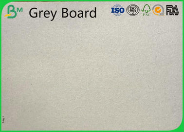 papel de tablero gris sólido de la cartulina de 125 de x 118 cm en superficie lisa de la hoja