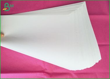 Alto empaquetado del tamaño de la hoja del papel 700x1000m m de impresión en offset de la blancura 80gsm