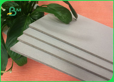 La cartulina laminada de la alta tiesura cubre el papel gris del cartón de 1.5m m para el Hardcover