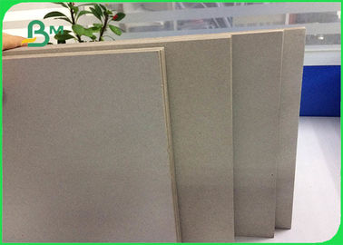 Cartón gris laminado pulpa reciclado del gris del tablero 3.0m m para el tablero de publicidad