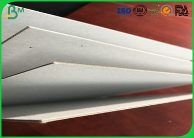 La tiesura fuerte de fabricación 1.5m m laminó al tablero gris difícilmente con el FSC certificado para el tenedor del libro