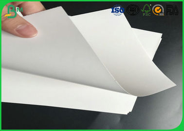 Superficie 200 de Smoothy - papel de marfil brillante de 450g C1S con la certificación del FSC para las tarjetas de presentación de Makng