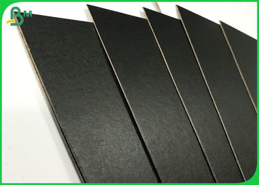 Tablero gris del negro del conglomerado los 70*100cm 600gsm 800gsm de la tiesura excelente del FSC para las cajas de empaquetado