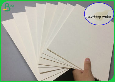 Tablero de papel grueso blanco de 555gsm Beermat para la fabricación de los prácticos de costa del café