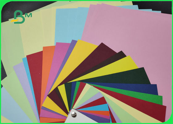 Tarjeta de Bristol del color de la pulpa de madera 240gsm 300gsm para doblar de las cajas de regalo buen