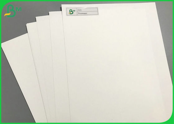 Rasgue la hoja de papel sintética blanca revestida resistente del papel 200um de los PP para el cartel
