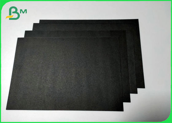 Material de alta resistencia de los bolsos de la cartulina negra sin recubrimiento no contaminante reciclable