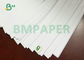 Rollo de papel sin recubrimiento de Woodfree del blanco de 50GSM 60GSM para los cojines de escritura páginas internas