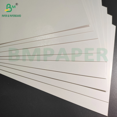 Papel de cartón de embalaje con ampollas blancas de 275 gramos de cartón recubierto de un lado