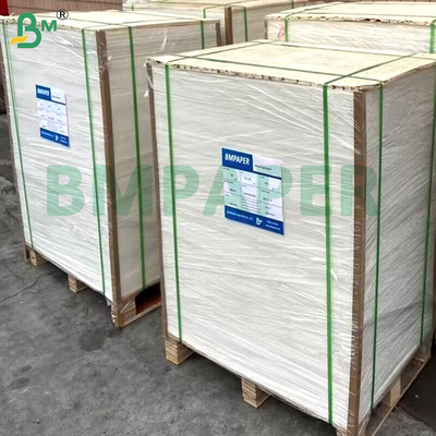 Papel Kraft blanco brillante de 90g a 100g de alta flexibilidad y rigidez para bolsas de transporte