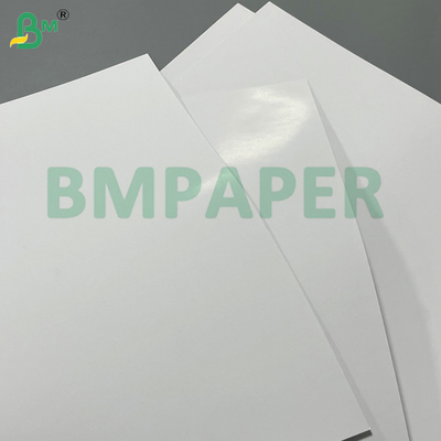 150 g 157 g Superficie brillante Blanco alto de una sola cara Revestido Papel de arte liso C1S Para embalajes de lujo
