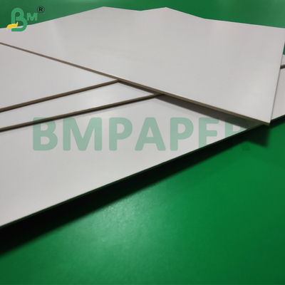 Tabla de papel de exhibición hecha de pasta de madera blanca de 3 mm para señalización colgante 1220 x 2440 mm