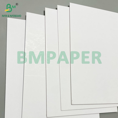 2 mm 2,5 mm de cartón blanco de pulpa de madera de alta rigidez para tableros de visualización de POS en interiores