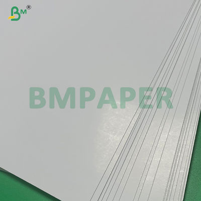 Papel para cartas de juego de 330 g/m² con núcleo negro, brillante y recubierto por ambas caras para torneos profesionales de póquer