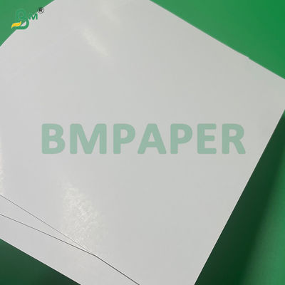 Papel para cartas de juego de 330 g/m² con núcleo negro, brillante y recubierto por ambas caras para torneos profesionales de póquer