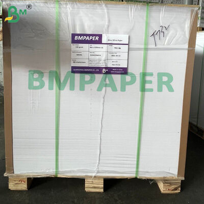 Papel de cartas de juego de núcleo negro de 310 gramos, lino en relieve, acabado superior, rigidez y durabilidad