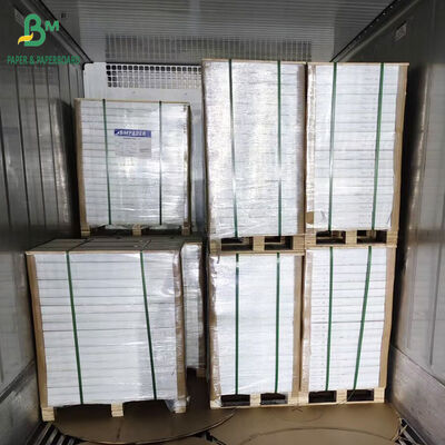 Imagen en negro de 650 mm x 920 mm