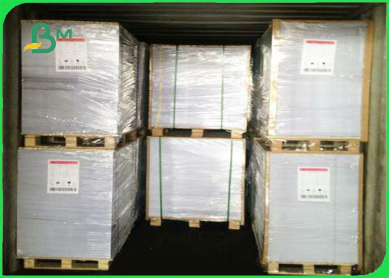 Papel sin recubrimiento de Woodfree de la alta blancura del FSC para el libro de ejercicio 60g - 180g