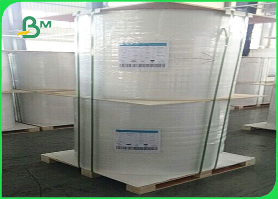 Papel sin recubrimiento de Woodfree de la alta blancura del FSC para el libro de ejercicio 60g - 180g