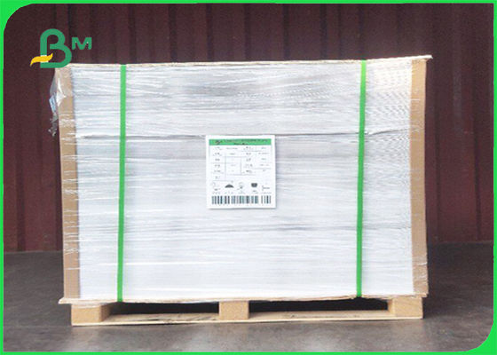 Tablero del negro del FSC 300g 400g de la pulpa de madera de la Virgen 31" * 43" para la ropa marca con etiqueta