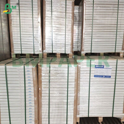 350 gramos de cartón blanco recubierto de un lado para hacer una caja cosmética